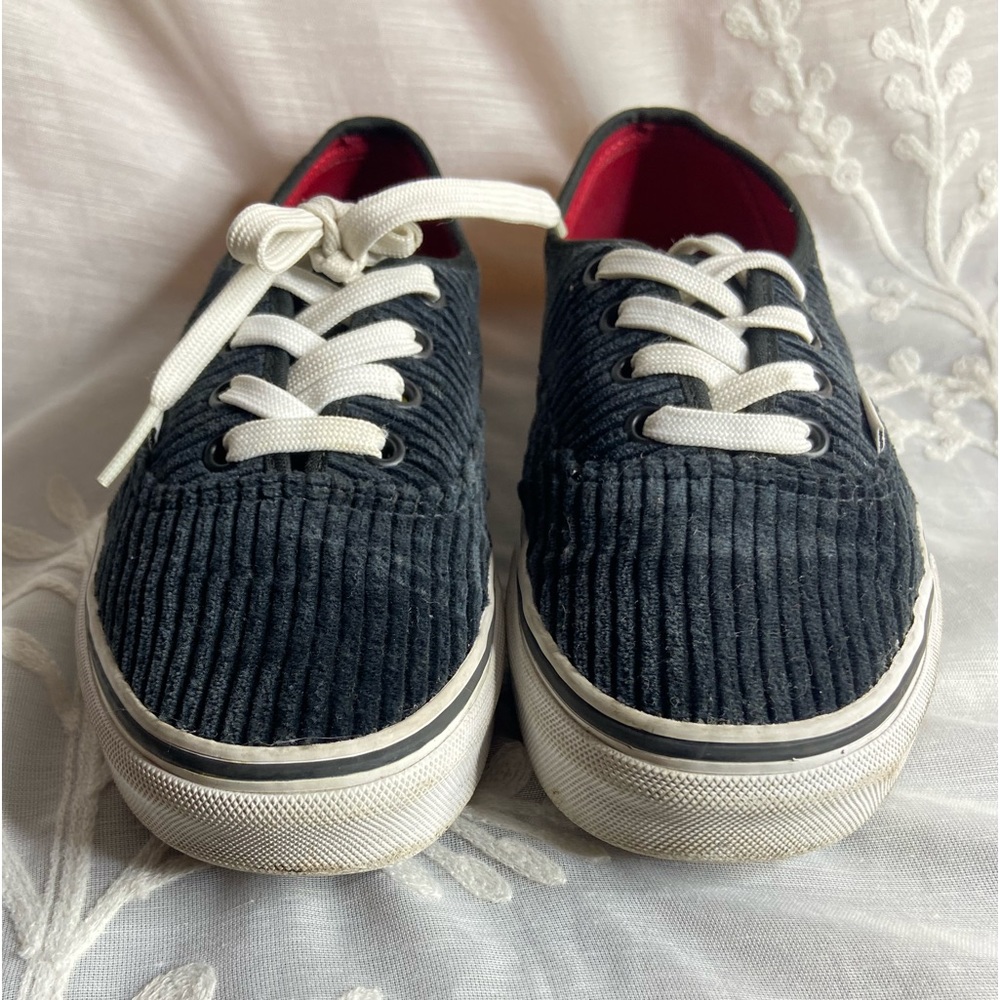 Unisex Black Suede Vans. In great condition only worn a few times (6.5W / 5M)